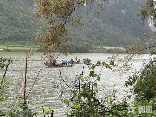 Quảng Trị: Lật thuyền trên sông Gianh, 2 người tử vong, 2 người mất tích